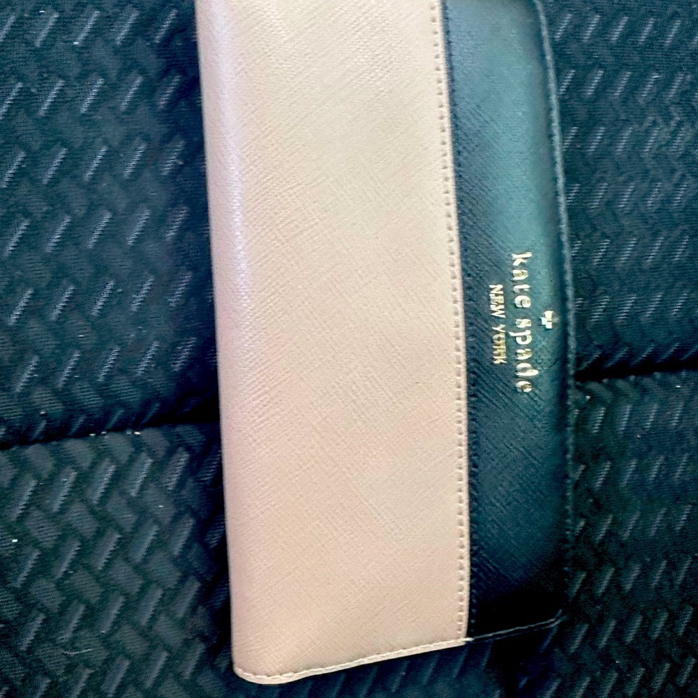 Kate Spade Black and Beige Wallet